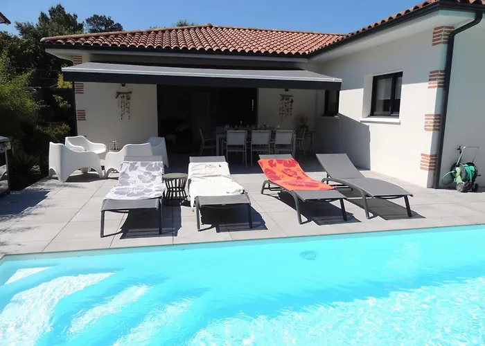 VILLA ALAÏA neuve avec piscine, pétanque proche plage et golf