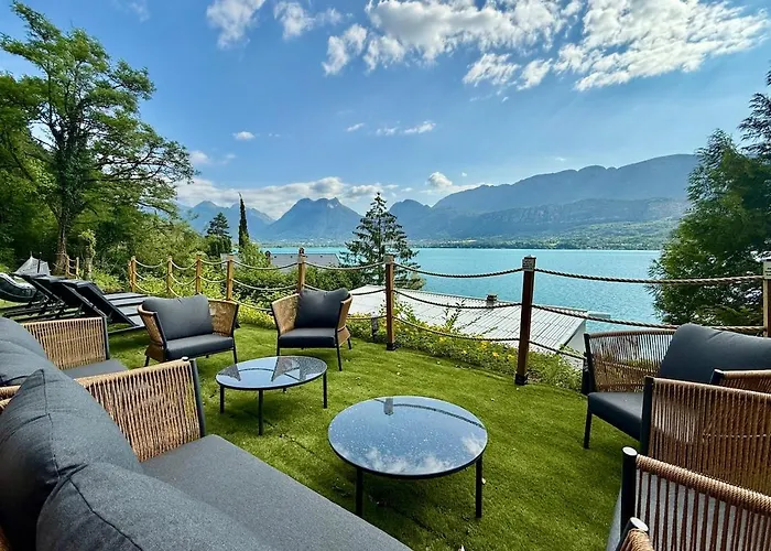 La Maison du Lac sleeps 10&has air conditioning