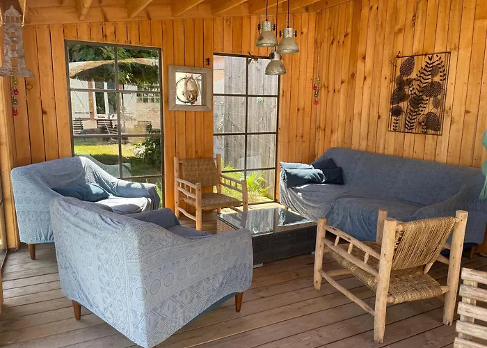 Maison confortable à Jard-sur-Mer avec grand jardin clôturé