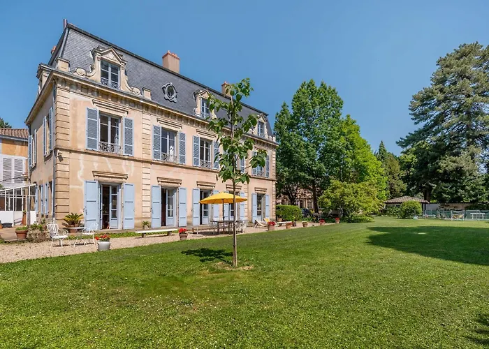 Le Parc - Estate With Swimming Pool In A Park