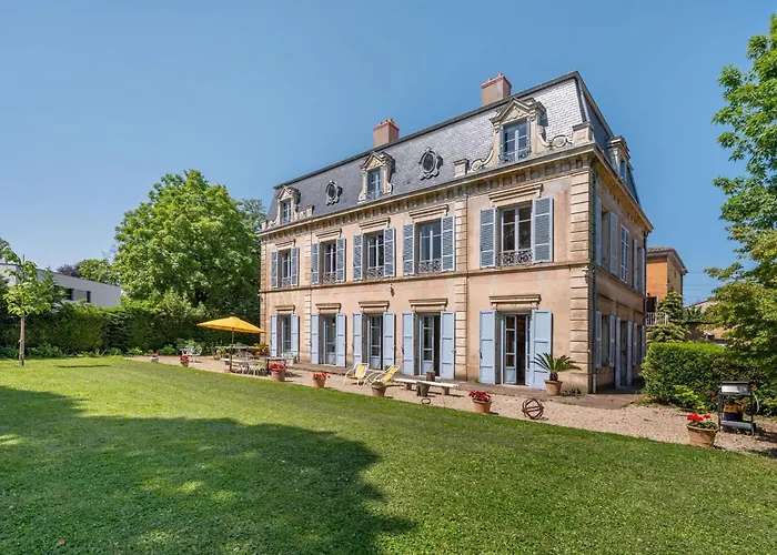 Le Parc - Estate With Swimming Pool In A Park