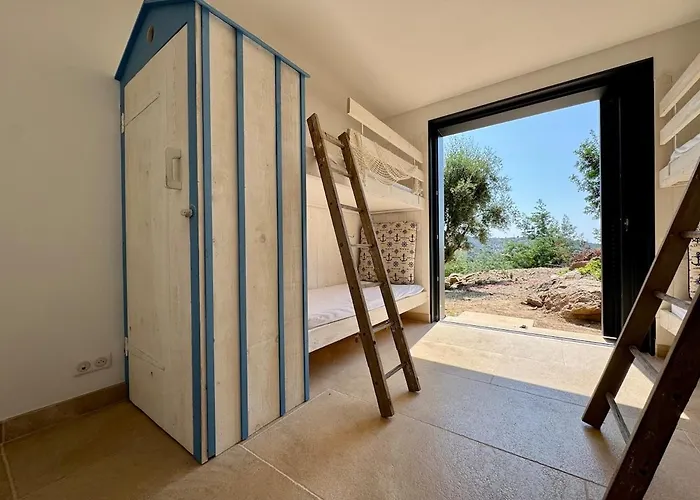 Villa La Caladine In A Quiet Location