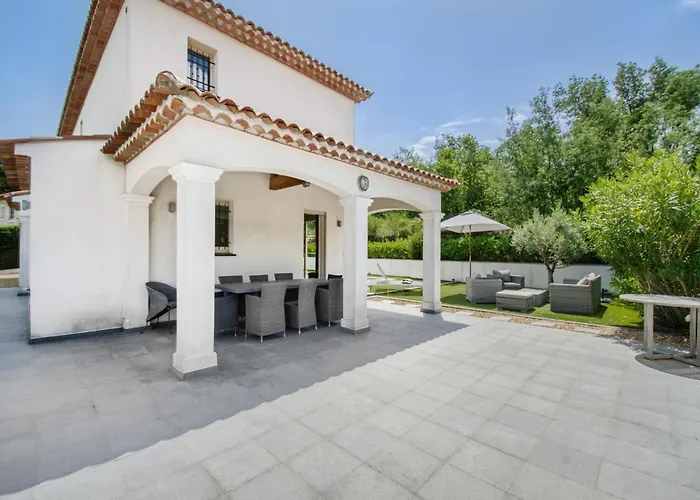 Villa In Le Plan-De-La-Tour With Pool