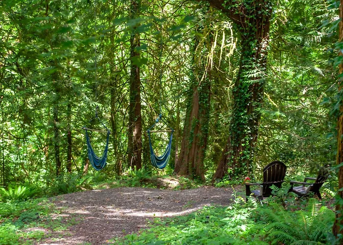 'The Owl'S Nest' W/ Hot Tub & Forest Views!