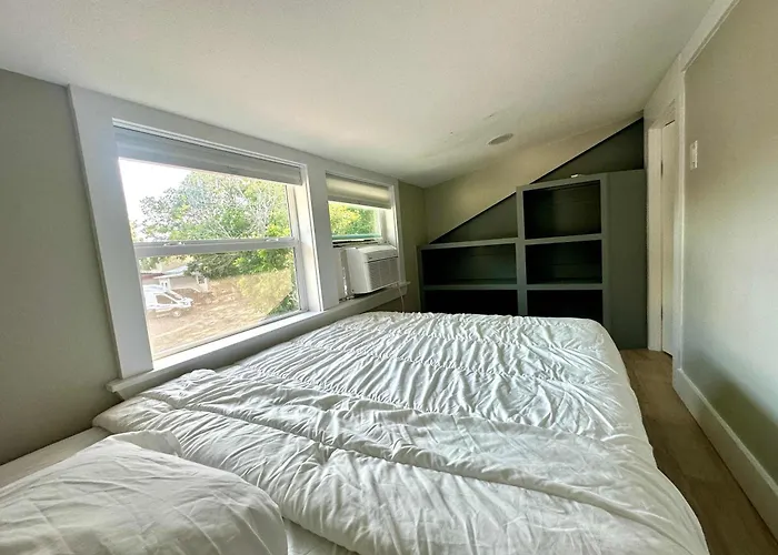 Tiny Private Room #3 In Shared 5Br House With Other Guests