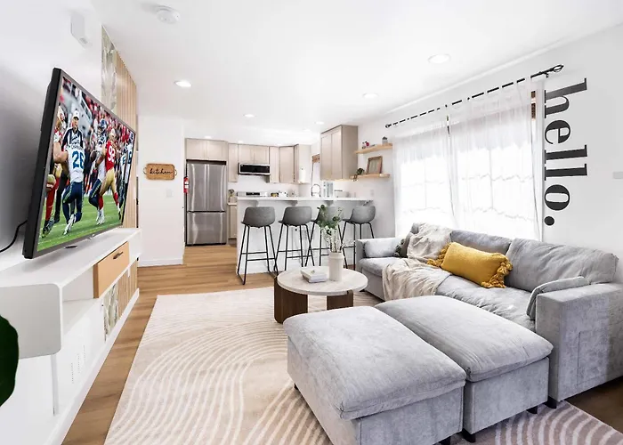 Modern 2Br Gem Near Uw & Lake Trails & Garage