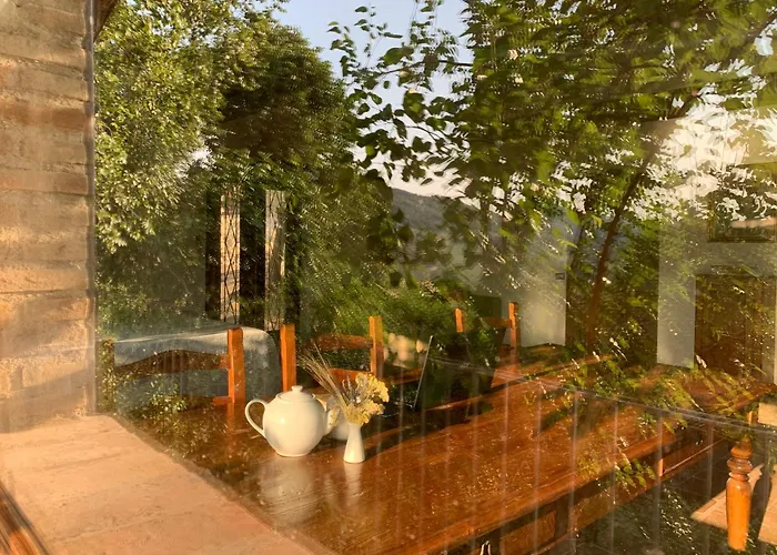 Poetic Glass House In The Countryside