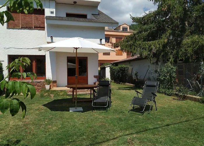 Casa Amb Jardi I Llar De Foc