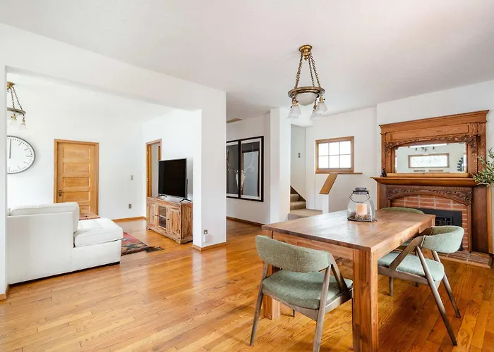 Preserved 1907 Classic 2Br - 92 Walkscore