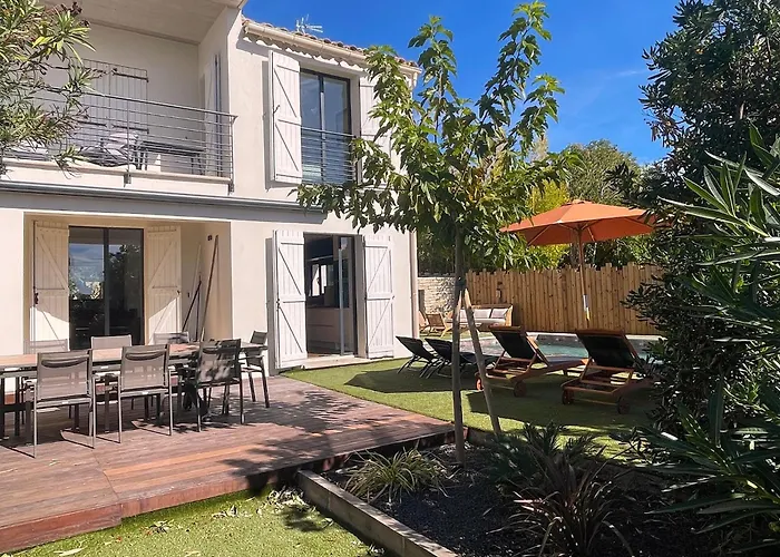 Villa Perle d'Azur, vue mer, entièrement climatisée, 400m de la plage