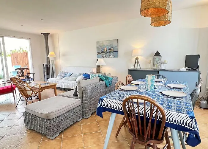 Proche Plage De La Cible, Villa Familiale Avec Annexe, Jardin Et Parking