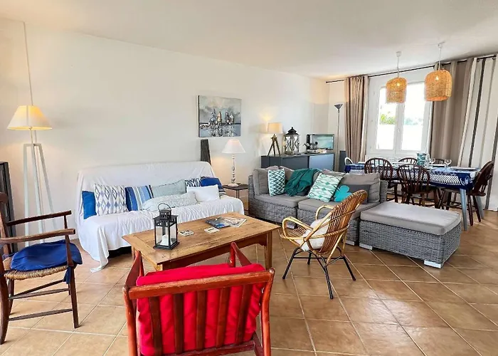 Proche Plage De La Cible, Villa Familiale Avec Annexe, Jardin Et Parking