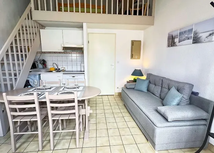 Jolie maison à étage en résidence avec piscine