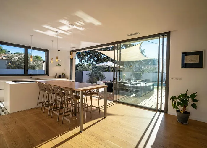 Modern Villa With Pool In Castelnau-Le-Lez