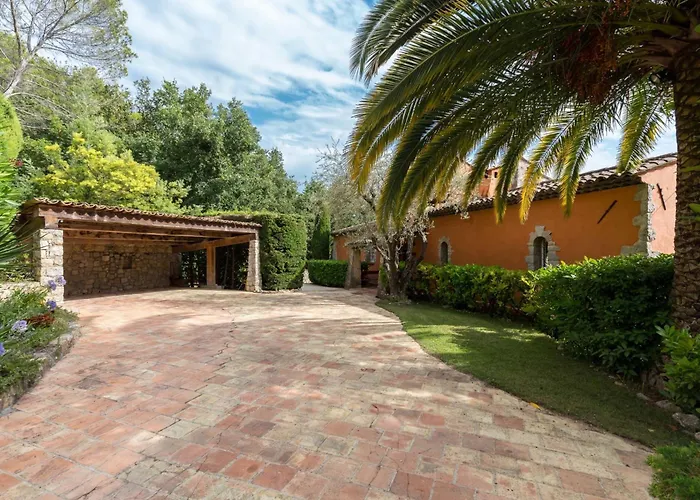 Luxury Villa For 18 People With Heated Pool Near Cannes