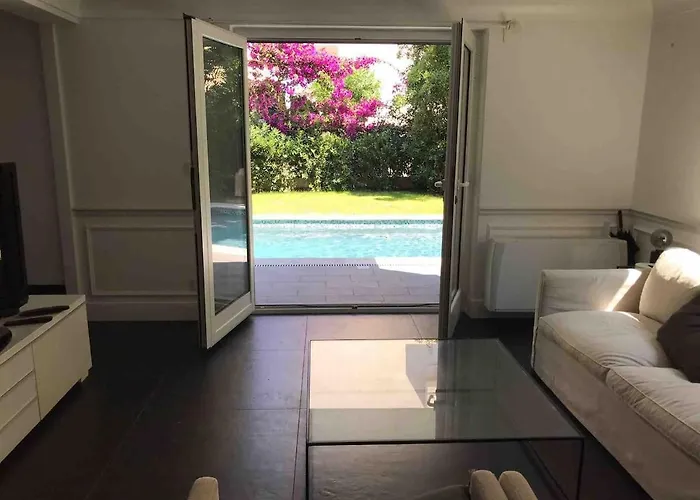 Luxury Villa With Pool And Garden Perfect Location