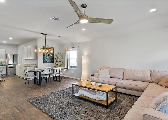 Modern, Spacious Home 4Br Near Airport & Tesla