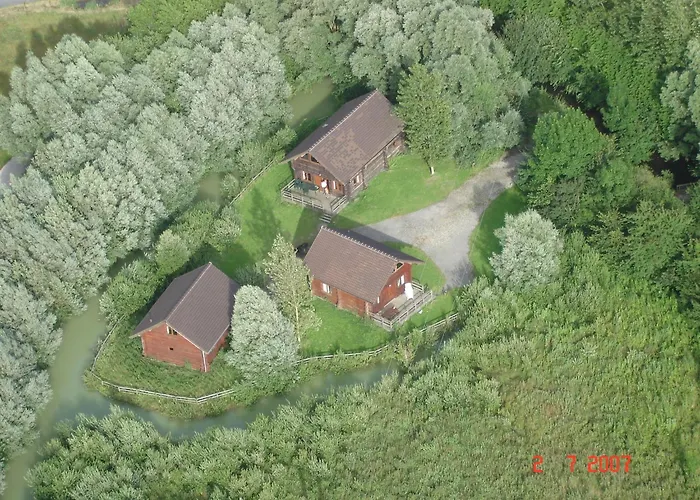 Charming Chalet With Swimming Pool In Quend