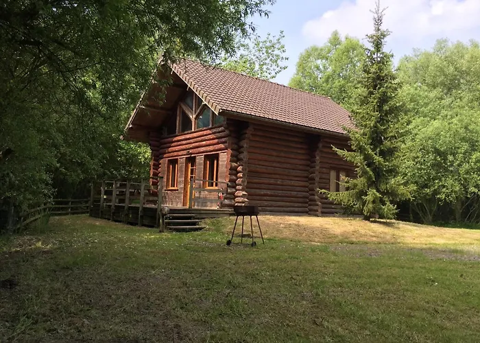 Charming Chalet With Swimming Pool In Quend
