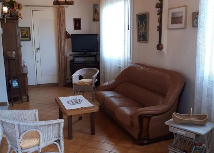 MAISON 6 personnes 80M2 ENTRE LES CALANQUES DU MUGEL ET FIGUEROLLES