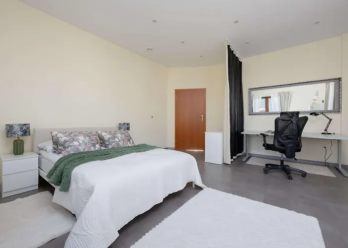 Przestronny Dom Z 3 Sypialniami W Doskonalej Lokalizacji W Poblizu Lotniska By Noclegi Renters