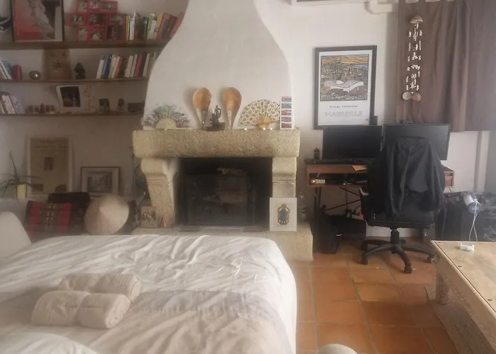 Maison spacieuse au centre du village climatisée