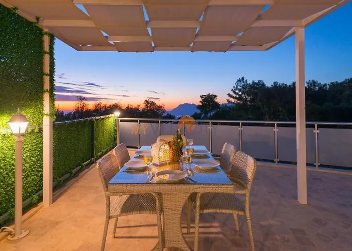 Villa With Pool And Nature View
