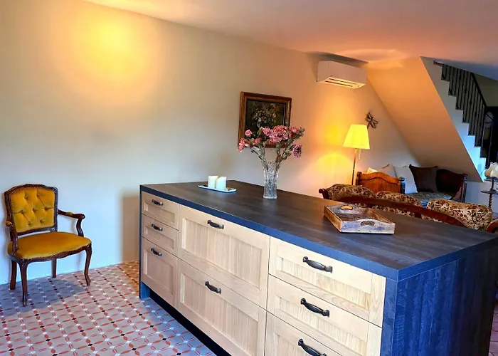Maison de campagne, deux chambres, vue sur les montagnes
