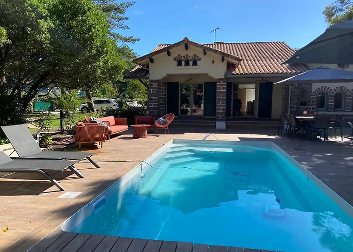 Villa de charme avec piscine à 500m des plages