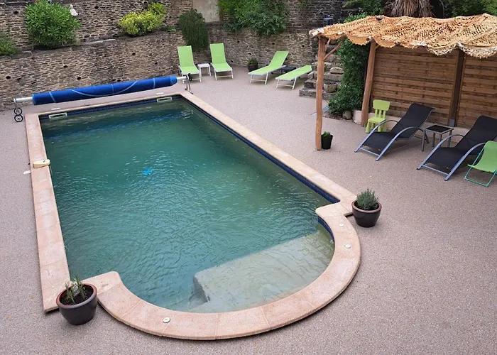 Les Chaises Longues
