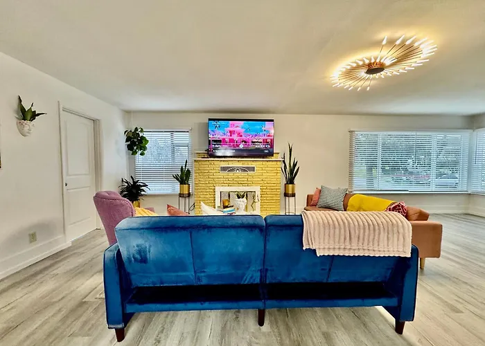 2Nd Floor House With 2 Queen Bedrooms And Extra Sofa Bed Located 10 Minutes From Seatac Airport And 20 Minutes From Downtown Seattle