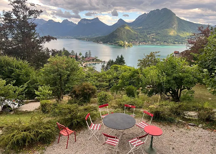 Chalet avec vue splendide sur le lac d'Annecy