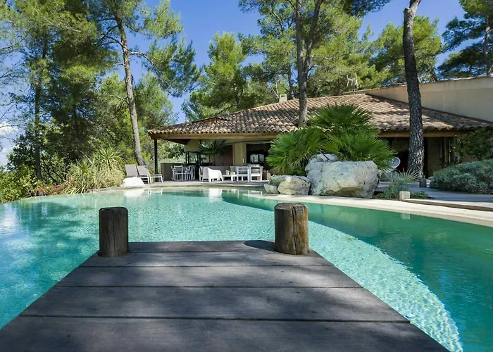 Japanese-Inspired Villa Facing Pic Saint-Loup