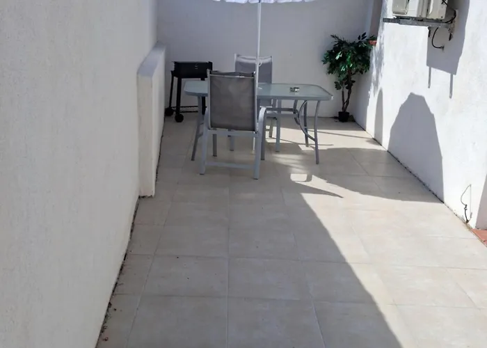 Maison indépendante 30 m2 avec terrasse privée centre ville Marignane