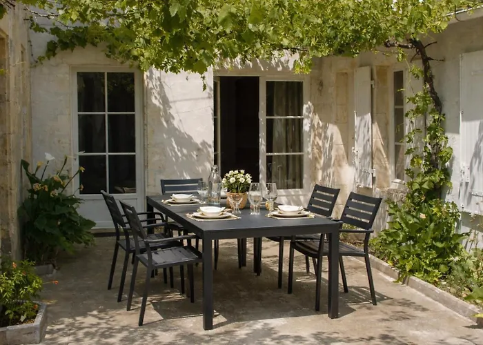 Villa en plein centre du village, de plain pied et rénovée en 2008