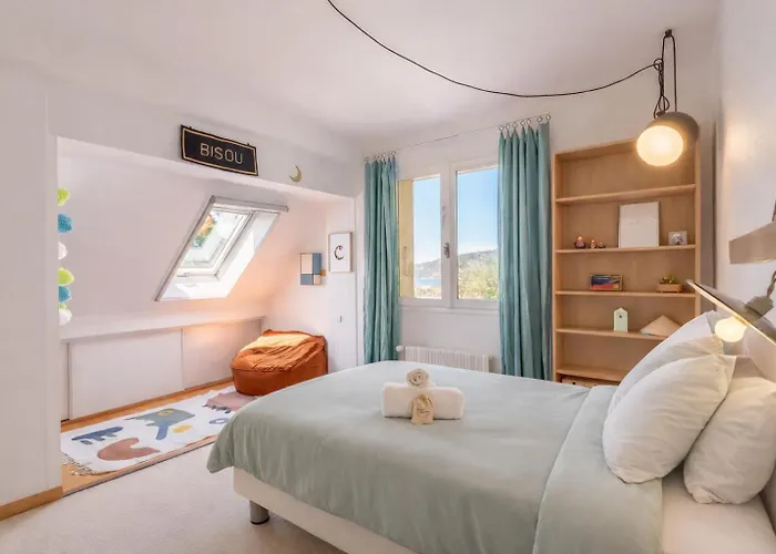 Villa ACMÉ 200 m du lac d'Annecy avec Piscine et Jacuzzi 14 personnes