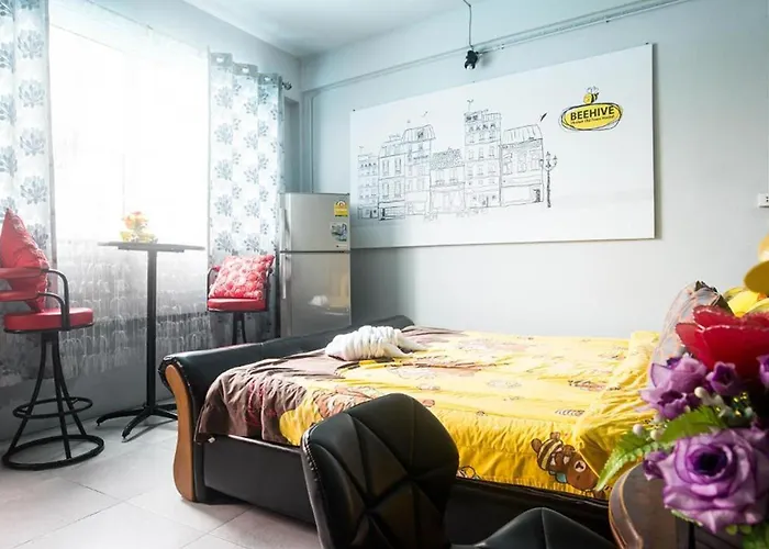 Beehive Phuket Old Town Hostel