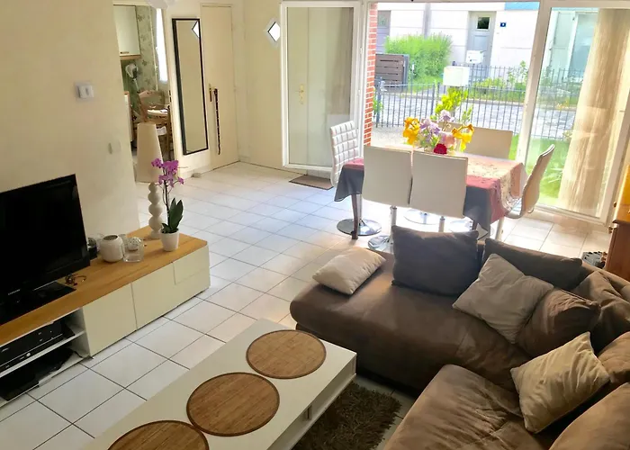 80m2-Maison des quais - parking - jardinet