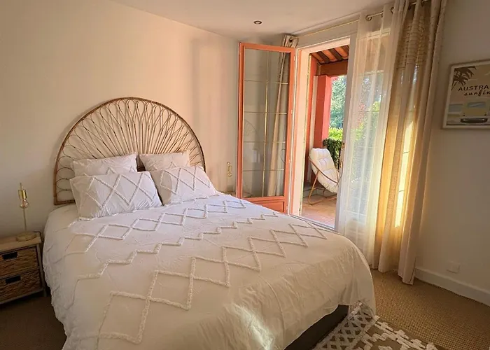 Villa climatisée avec piscine, terrasse&parking, Proche Cannes