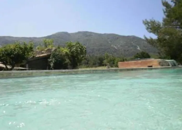 Villa charmante à Vauvenargues avec piscine privée et jardin