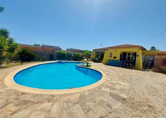 Villa au calme avec piscine privative