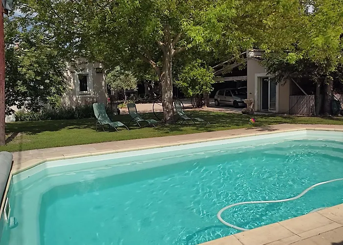 Le Mas des Cigales avec parc et grande piscine