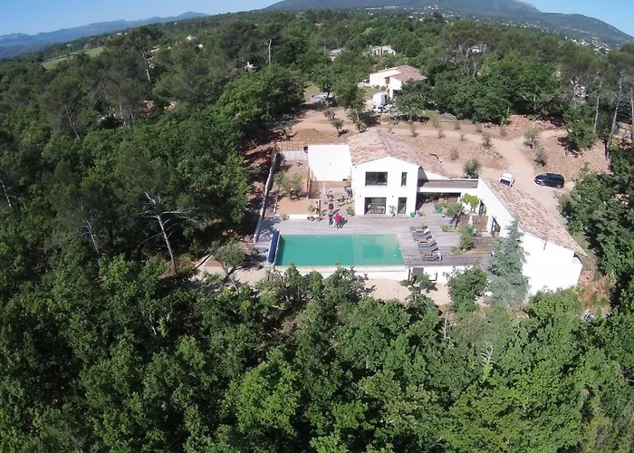 Sous les oliviers, Villa entière 6 personnes, climatisée, piscine chauffée en saison