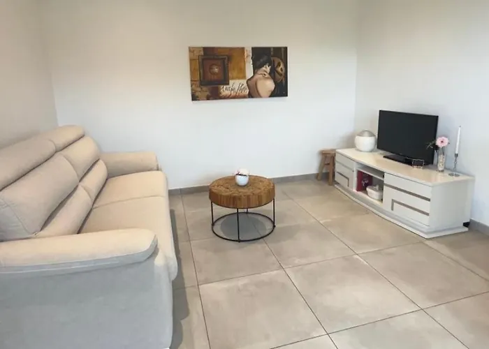 Logement entier, Dépendance