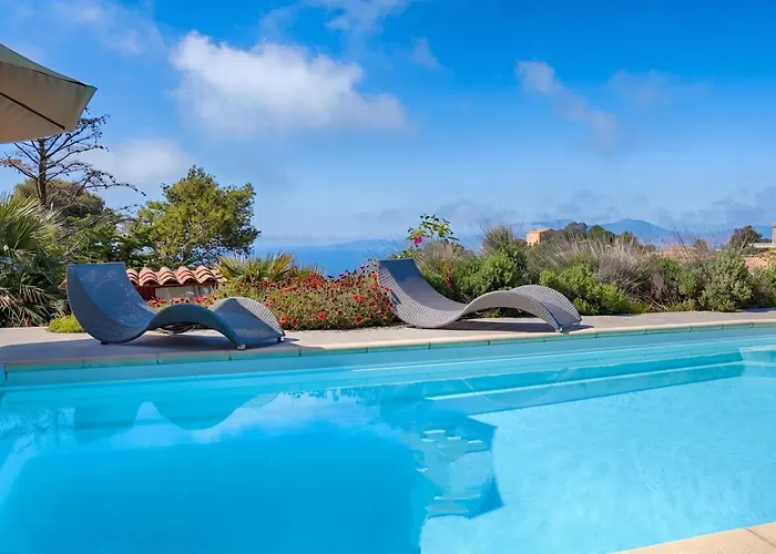 Villa spacieuse avec piscine à Coti-Chiavari