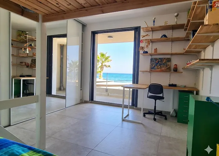 Magnifique maison posée sur le sable face à la mer