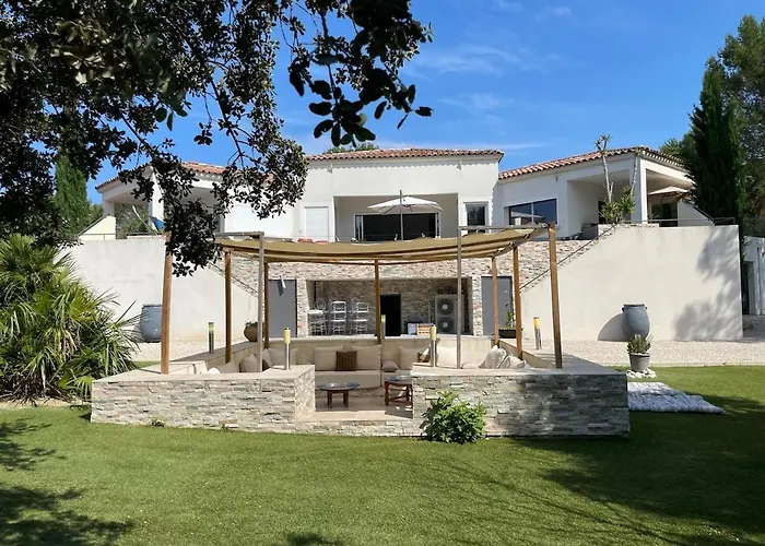 Contemporary Villa In Provence With Pool, Ideal For 6 Guests