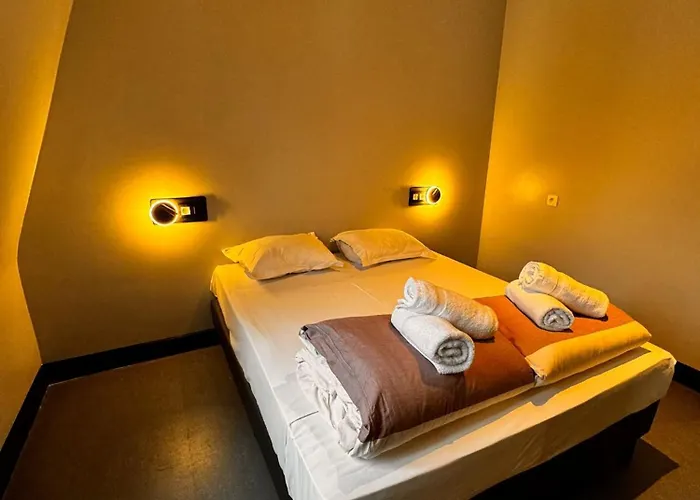 Brxxl 5 City Centre Hostel