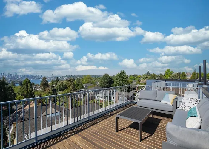 Rooftop Patio With Waterview, Private Garden & Grill 3Br 3Ba- Modern Cityscape