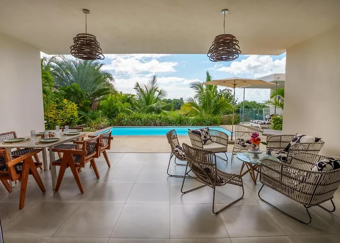 Elomy Villa